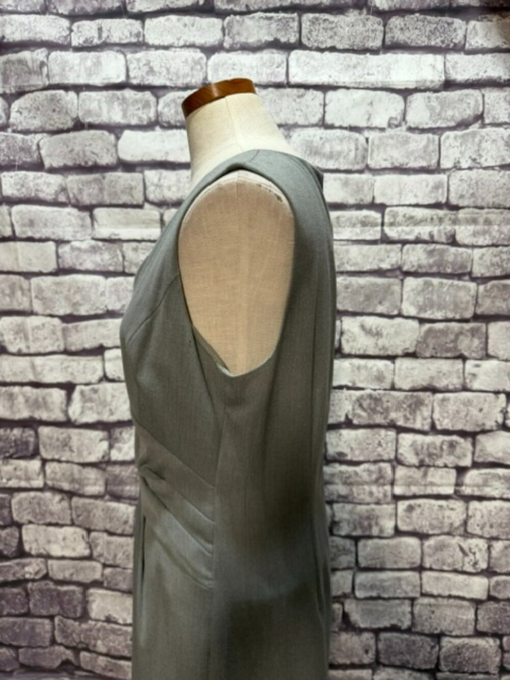 Jones New York Gray V-Neck Sleeveless Dress Size 12 - Picture 4 of 8